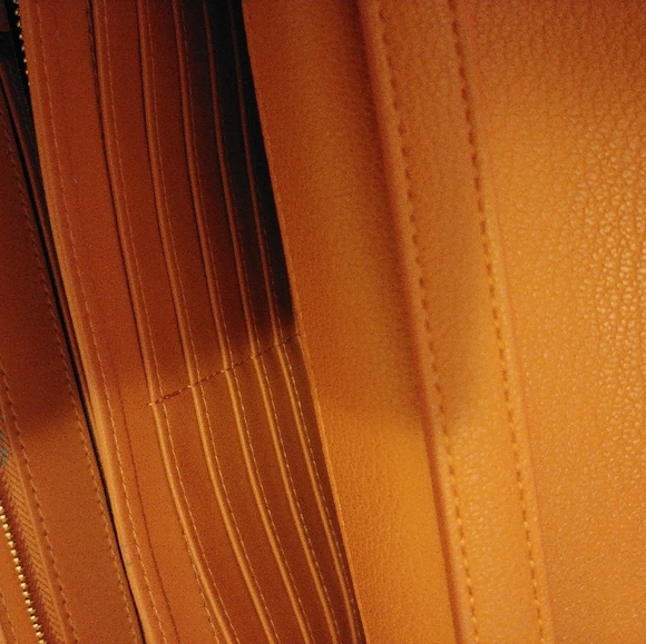 Sondra Roberts Vegan Leather Purse - Picture 2 of 4
